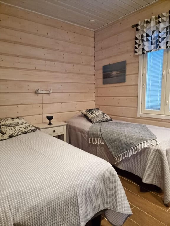 Makuuhuone kahdella sängyllä